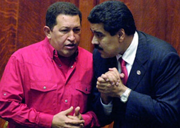 صورة ارشيفية لنيكولاس مادورو وهوغو تشافيز