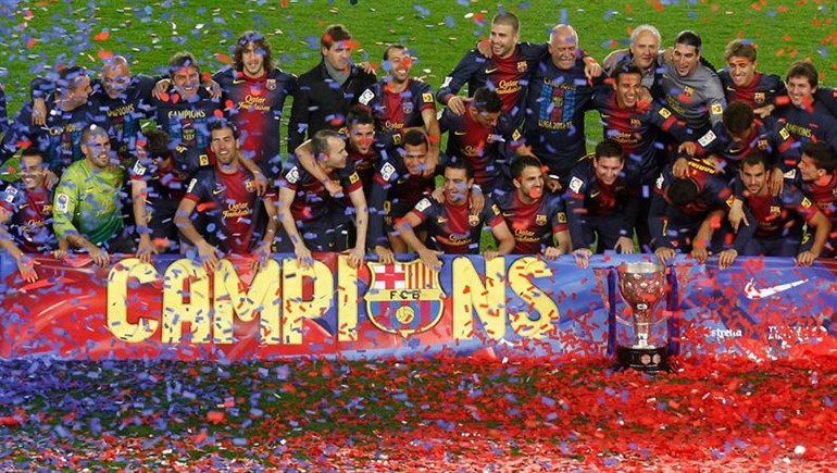 لاعبو برشلونة يحتفلون بتتويجهم بلقب الليغا الثاني والعشرين في تاريخهم رويترز