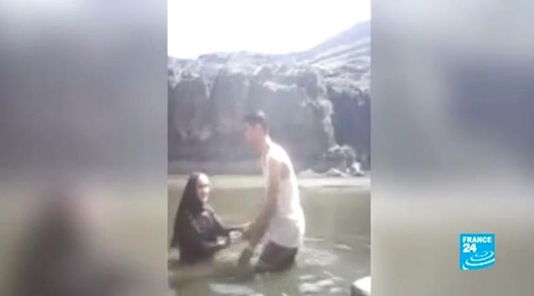 بالفيديو.. حقيقة ما جرى للزوجين اليمنيين اللذين صورا غرقهما