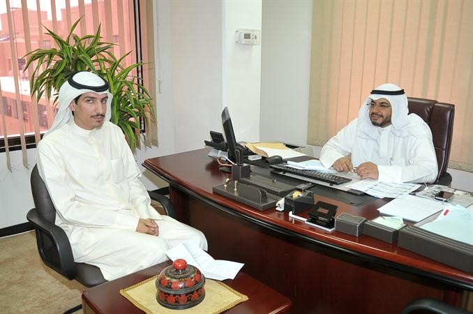 دفواز العنزي متحدثا الى الزميل عبدالله الراكان