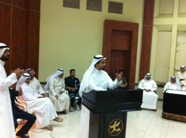 عبدالعزيز الشرثان يتحدث للعمال