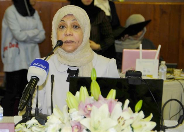 مريم الوتيد متحدثة خلال اللقاء