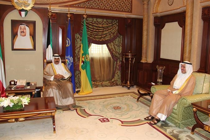 سمو ولي العهد الشيخ نواف الاحمد مستقبلا الشيخ عزام الصباح