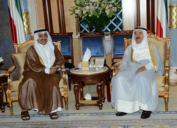 صاحب السمو الامير الشيخ صباح الاحمد مستقبلا جاسم الخرافي