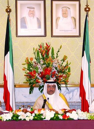 سمو رئيس الوزراء الشيخ جابر المبارك خلال ترؤسه الاجتماع