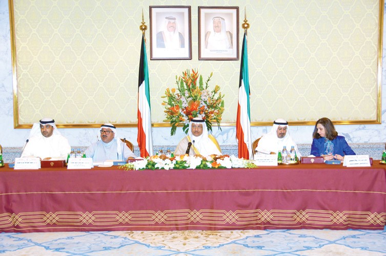 سمو الشيخ جابر المبارك متوسطا الشيخ ناصر صباح الاحمد والشيخ د محمد الصباح والشيخ محمد العبدالله ود رولا دشتي