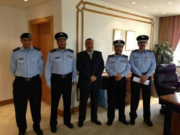 وزير الصحة خلال استقباله مدير عام الاطفاء والوفد المصاحب له