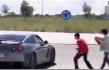 بالفيديو.. استياء جماهير الريال من "كوانراو" بعد تجاهله لهم 