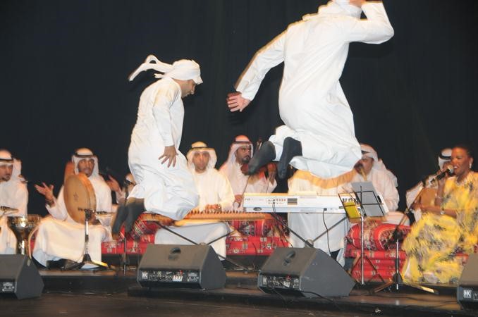 رقص شعبي تفاعل معه الجمهور الغفير
