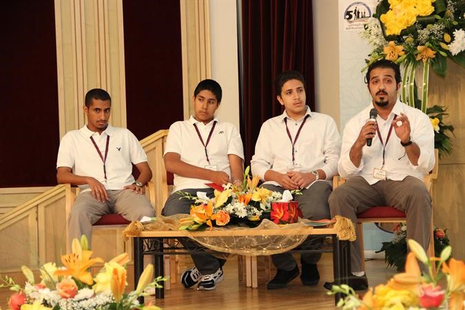 عدد من الطلبة يطرحون وجهات نظرهم