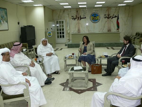 جورجينا سيمبسون وتوم شيبارد في ضيافة جمعية الصحافيين