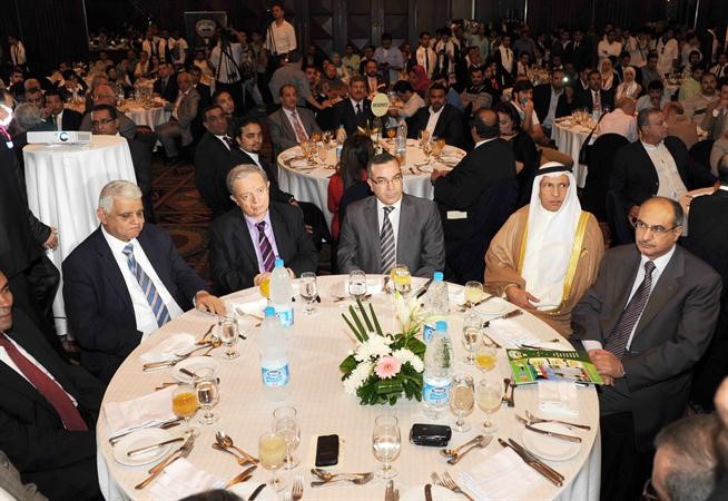 درشيد الحمد ودراشد النويهض مع الحضور في الحفل