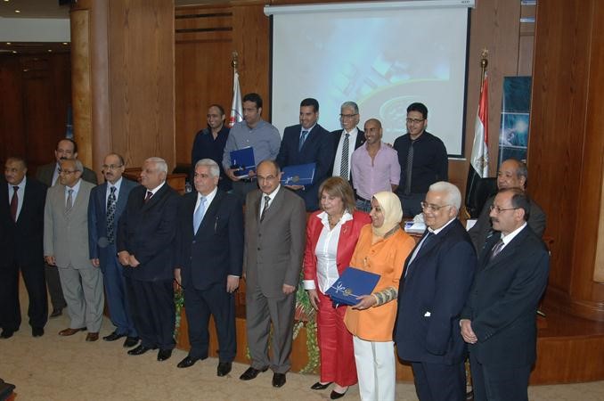 درشيد الحمد متوسطا الحضور