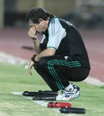 المدرب البرتغالي جوزيه روماو حزينا لخروجه خالي الوفاض من الموسم