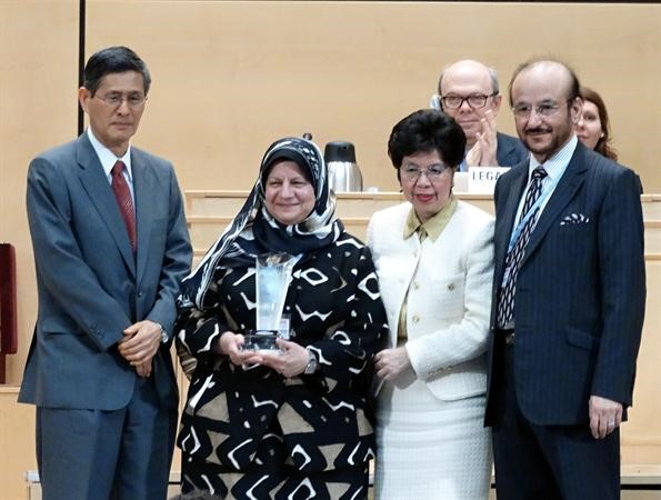 دمحمود فكري ومارغريت تشان ودليلى بستكي