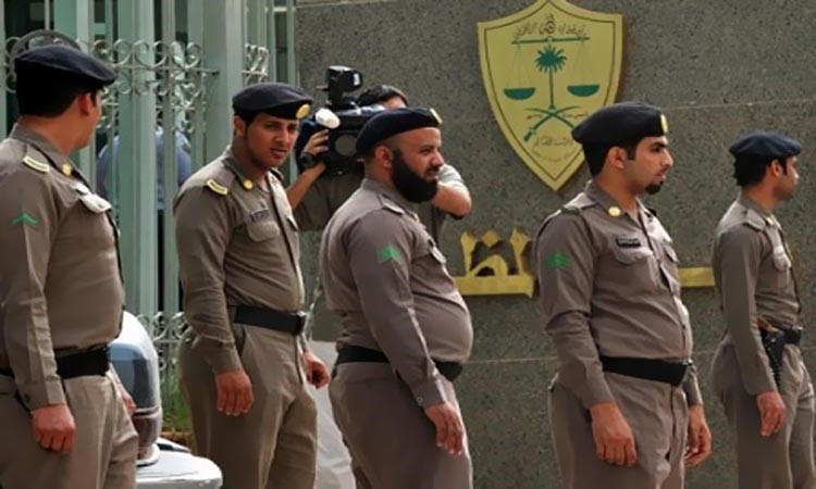 إعتقال 30 شخصاً عارياً من "عبدة الشيطان" أثناء حفل مختلط بالسعودية