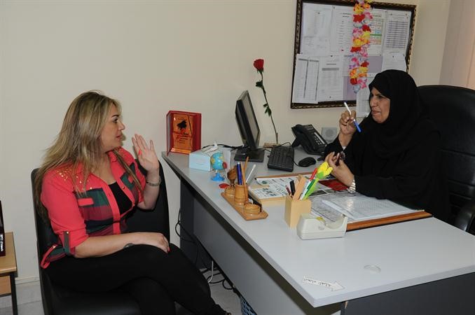 خولة العتيقي متحدثة الى الزميلة دانيا شومان