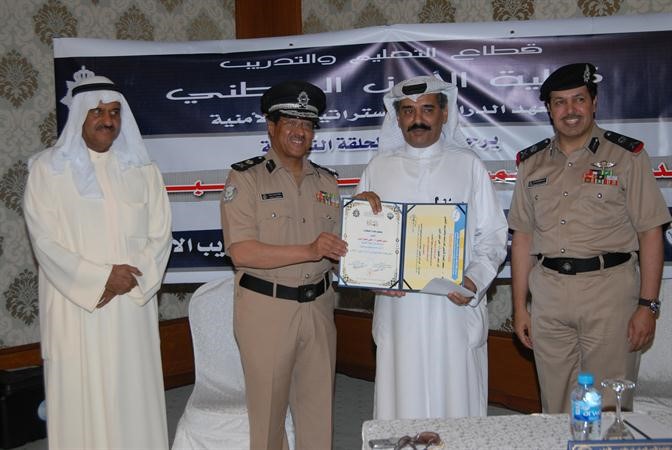 تكريم مدير امن العاصمة اللواء طارق حمادة