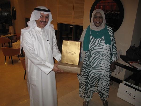 هيا الدوسري تكرم د ماجد العلي