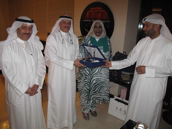د ماجد العلي وهيا الدوسري يكرمان صالح حبيب