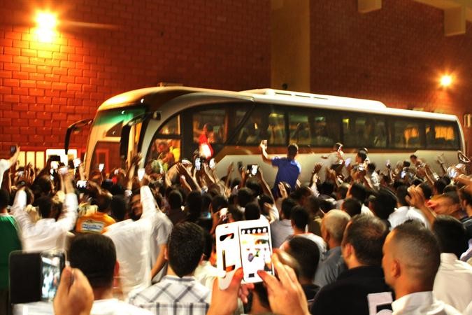 زحام شديد على باص الزمالك فور وصوله الملعب