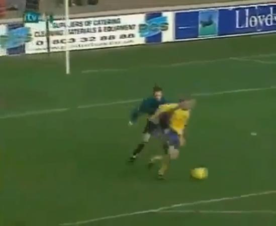 بالفيديو..شاهد.أمكر لاعب كرة في التاريخ