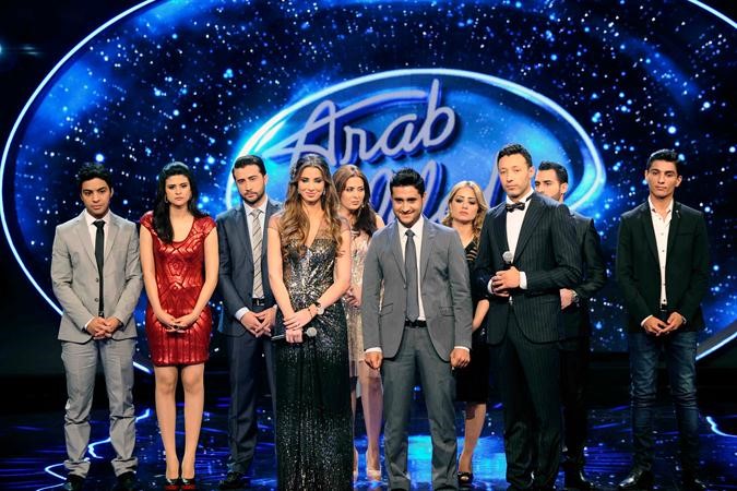 مهند المرسومي في لقطة تذكارية مع زملائه ومقدمي البرنامج بعد خروجه