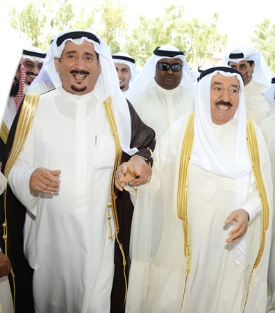 صاحب السمو الامير الشيخ صباح الاحمد وفي استقباله فيصل الدويش