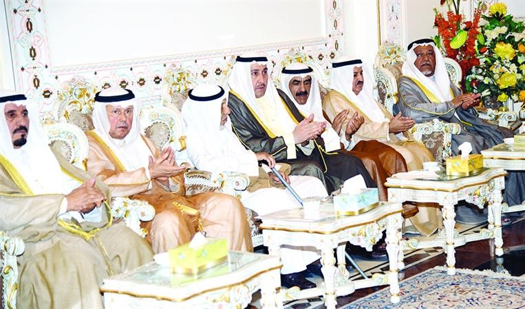 الشيخ علي الجراح ومحمد شرار والشيخ مبارك الفيصل والشيخ فيصل الحمود والسفير احمد فهد الفهد