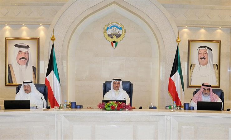 سمو الشيخ جابر المبارك مترئسا الاجتماع ويبدو الشيخ احمد الحمود والشيخ احمد الخالد﻿