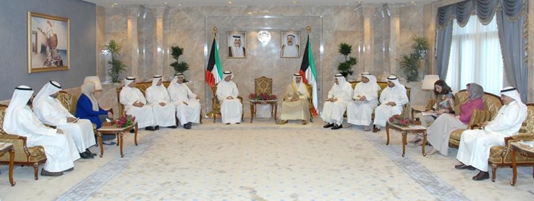 سمو الشيخ جابر المبارك والشيخ سلمان الحمود والشيخ محمد العبدالله ودنايف الحجرف ودرولا دشتي وذكرى الرشيدي وديوسف الابراهيم وعدد من اعضاء الفريق التنسيقي المشكل لمتابعة تنفيذ توصيات المؤتمر الوطني للشباب﻿