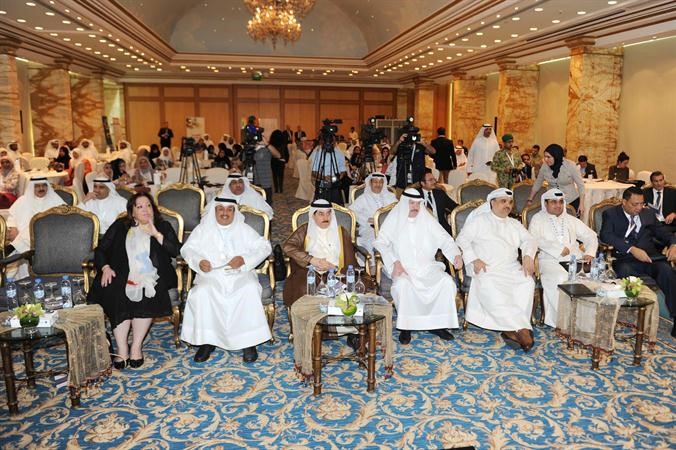 منصور المباركي في مقدمة الحضور في افتتاح مؤتمر الاعلام الاجتماعي