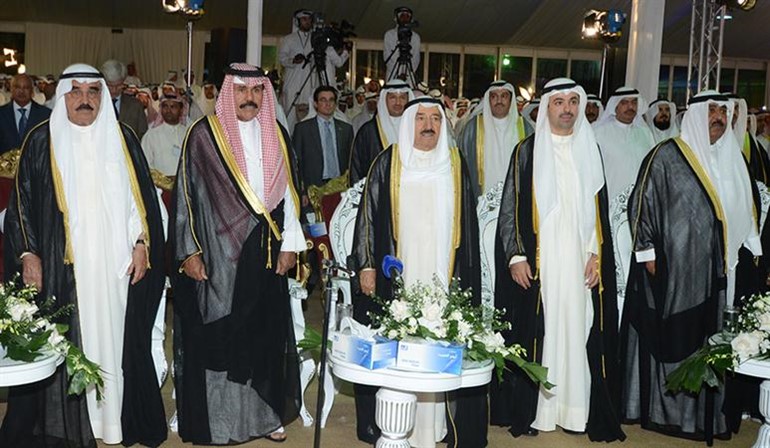 صاحب السمو الامير الشيخ صباح الاحمد وسمو ولي العهد الشيخ نواف الاحمد وعلي الراشد والشيخ فيصل السعود والشيخ مشعل الاحمد