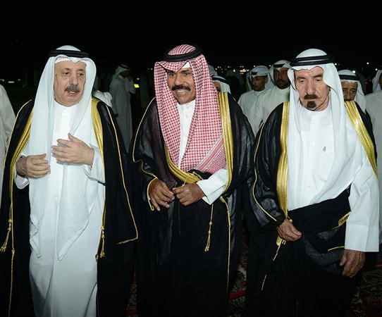 سمو ولي العهد الشيخ نواف الاحمد لدى وصوله ديوان بن جامع 