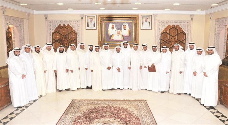 عبدالعزيز السمحان متوسطا المشاركين في اللقاء	 متين غوزال﻿