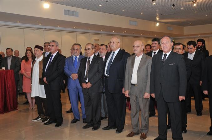 الحاج حسان حوحو مع عدد من الحضور