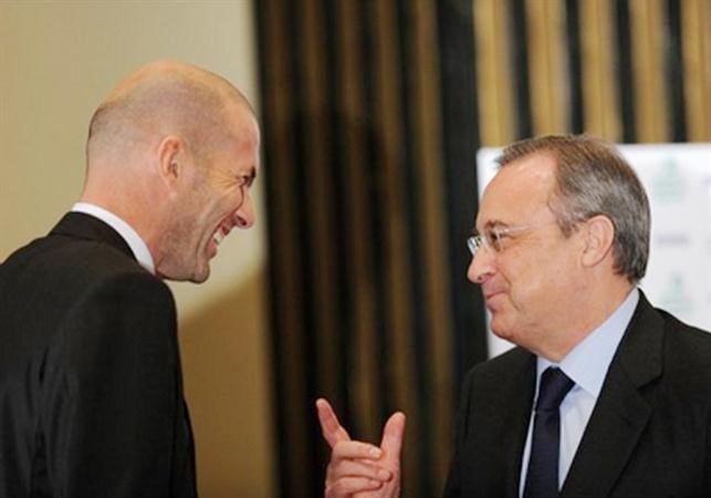 رئيس ريال مدريد بيريز مع زيدان مدير الكرة الجديد للنادي الملكي﻿