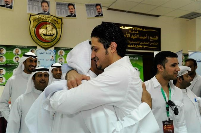 د محمد دشتي وتهنئة من احد المناصرين