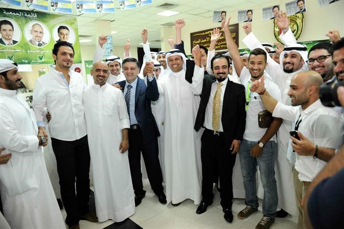 اعضاء قائمة الجمعية د عبد الوهاب العوضي ود سامي المانع ود محمد دشتي ود شبيب المطيري يحتفلون بالفوز هاني عبد الله