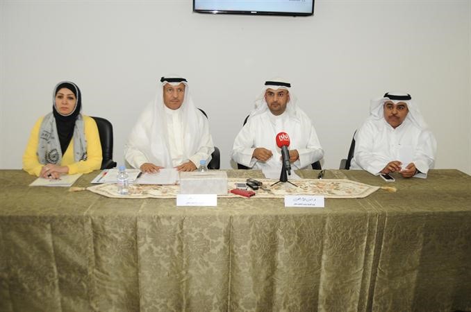 د نايف الحجرف ود راشد النويهض وطارق المرزوق ووفاء الصراف خلال المؤتمر هاني الشمري
