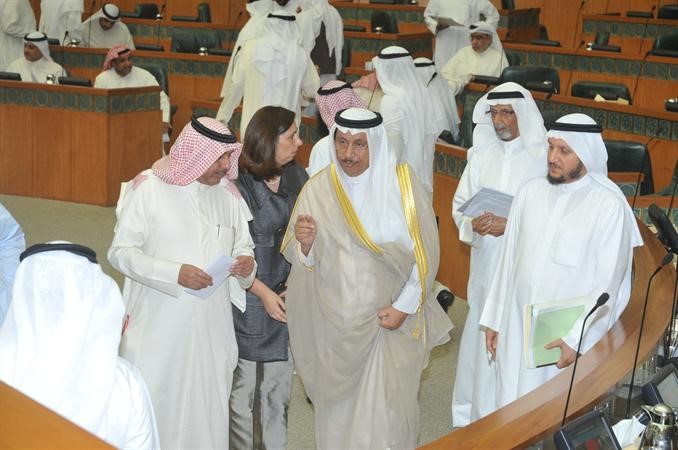 سمو الشيخ جابر المبارك اثناء خروجه من القاعة امس