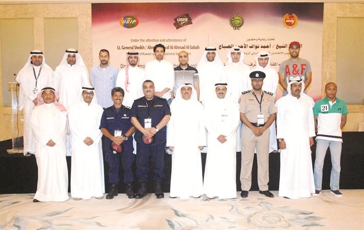 لقطةجماعية لتكريم منتخب الشرطة لكرة قدم الصالات ﻿