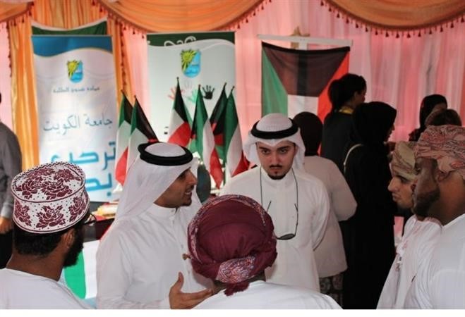 الشباب العماني في جناح الكويت