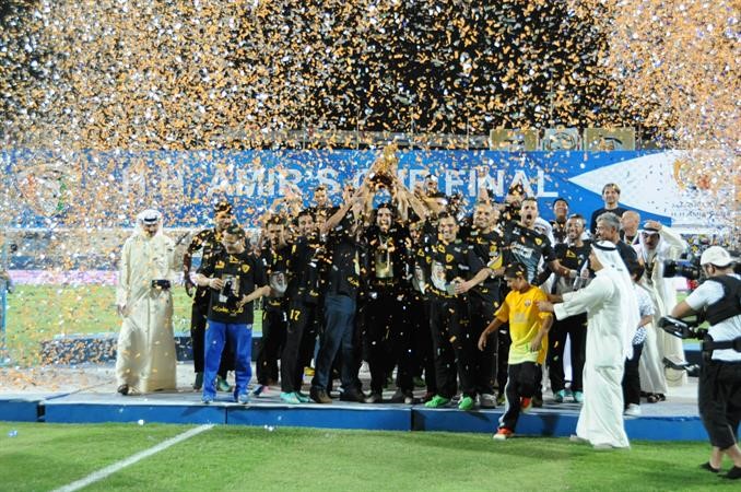 ابطال كاس سمو الامير على منصة التتويج فرحين باللقب الغالي 	هاني الشمري 
