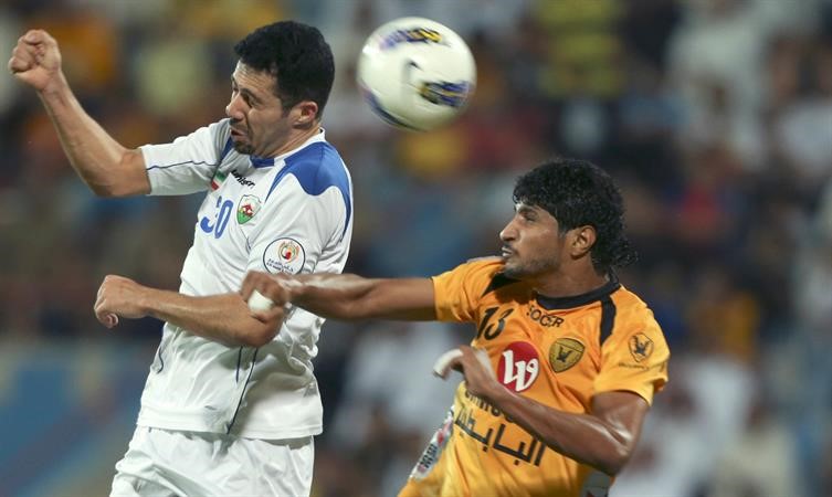 البرازيلي فينسيوس لم يتمكن من خطف الكرات من امام مساعد ندا