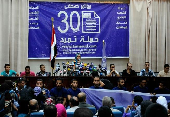 جانب من المؤتمر الصحافي لحركة تمرد امس رويترز