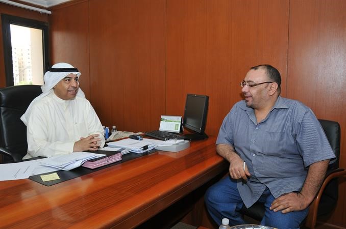 المجدلي متحدثا للزميل اسامة دياب	محمد خلوصي