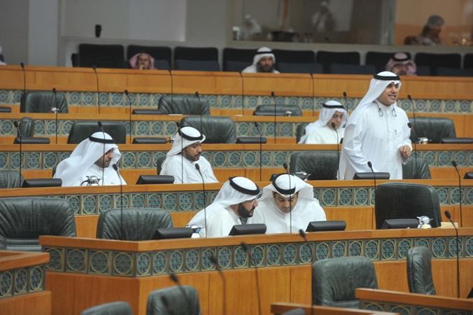 عبدالله التميمي متحدثا خلال الجلسة
