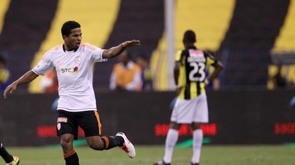 بالفيديو .. لاعب سعودي يسخر من مدربه البلجيكي.. أمام الملايين