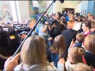 بالفيديو .. رئيسة وزراء استراليا تقذف .. بسندويش للمرة الثانية
